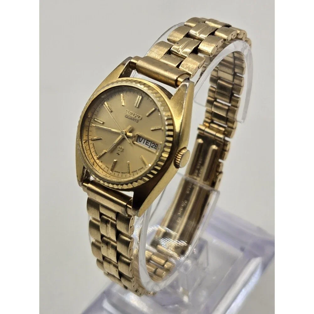 Seiko SQ Women 8523-0058 Day Date Fluted Two Tone Quartz 23mm Watch 6.5